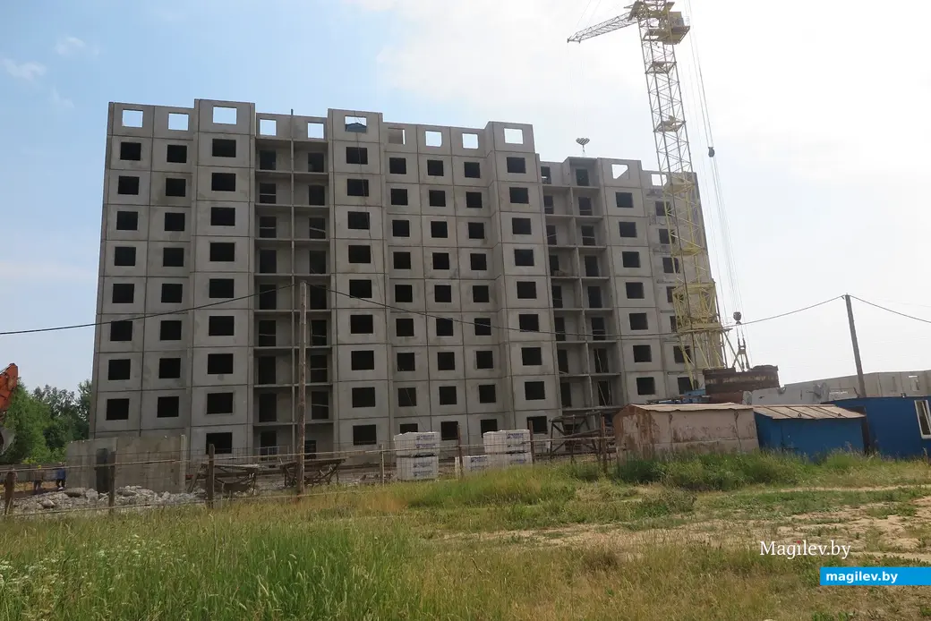 Июнь 2023 г. Могилев, 30 лет Победы. Рядом с «Березовой рощей» идет стройка.
