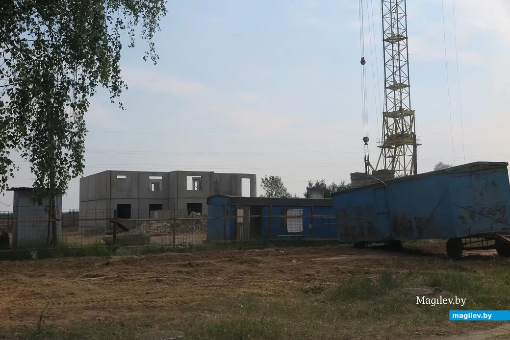 Июнь 2023 г. Могилев, 30 лет Победы. Рядом с «Березовой рощей» идет стройка.