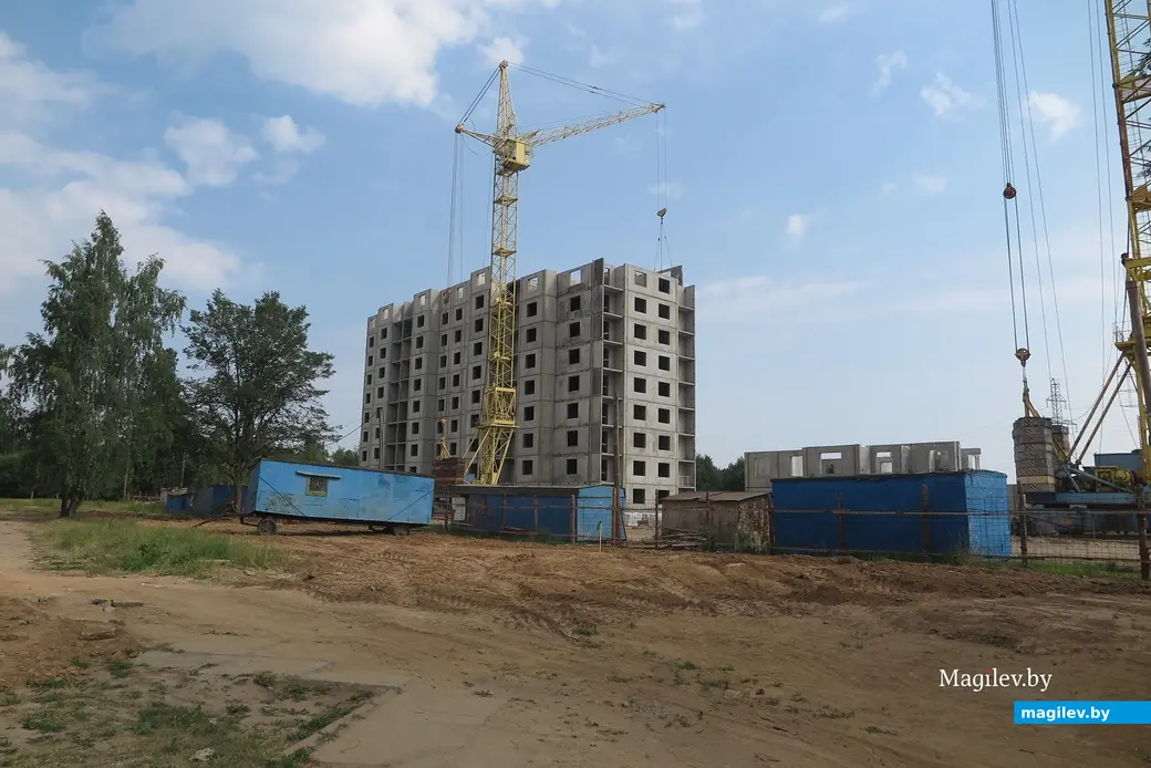 Июнь 2023 г. Могилев, 30 лет Победы. Рядом с «Березовой рощей» идет стройка.