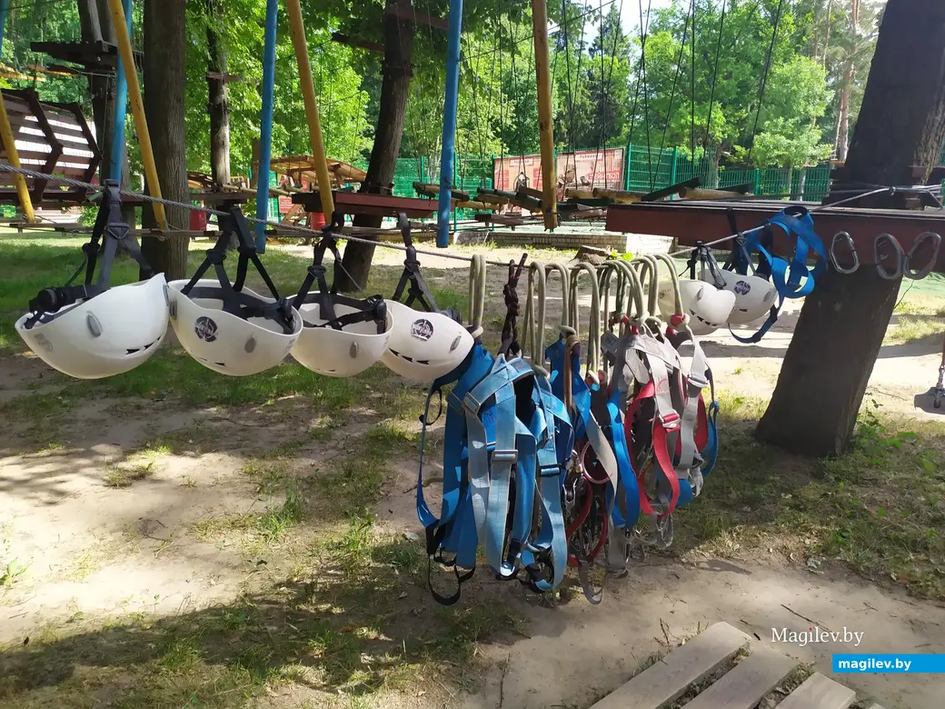 Парк активного отдыха «Рубикон», Могилев. Июнь, 2023. Снаряжение для веревочного парка.