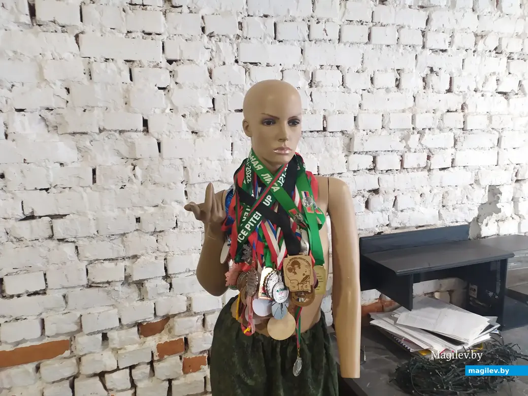 Парк активного отдыха «Рубикон», Могилев. Июнь, 2023. Эта дама встречала нас у входа в комнату виртуальной реальности.