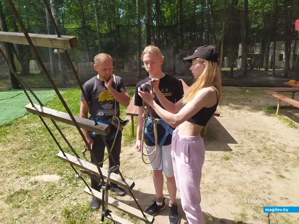 Парк активного отдыха «Рубикон», Могилев. Июнь, 2023. Алесь и Андрей проходят инструктаж.
