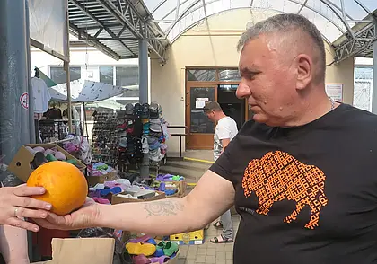 Клубника с картофелем дешевеют, арбузы держат цену: что почем на рынке в Могилеве