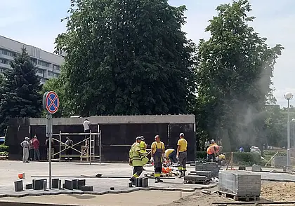 Что строят напротив главпочтамта Могилева? Строят доску почета Фотофакт