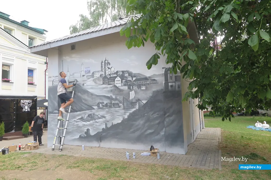 22 июня 2023 г. Могилев, Ленинская. Минские художники рисуют старый губернский Могилев.