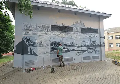 На Ленинской появился новый мурал со старым Могилевом. Фотофакт