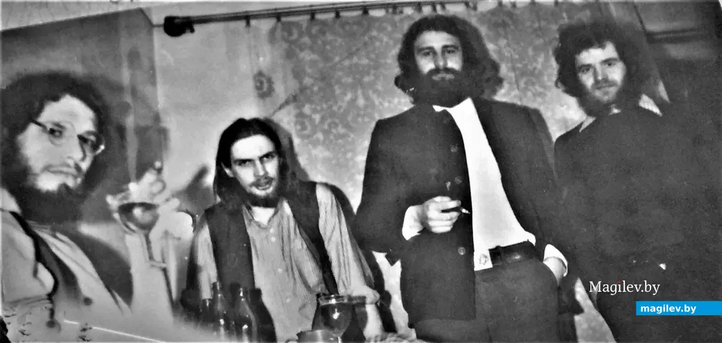 Могилевчане отдыхают. Плейшнер, Славик Кот, Миня, Рипинский. Могилев, 1980-е годы.