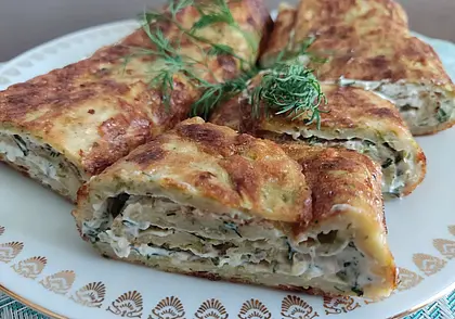 Готовим сами: рулет из кабачков с зеленью и чесноком