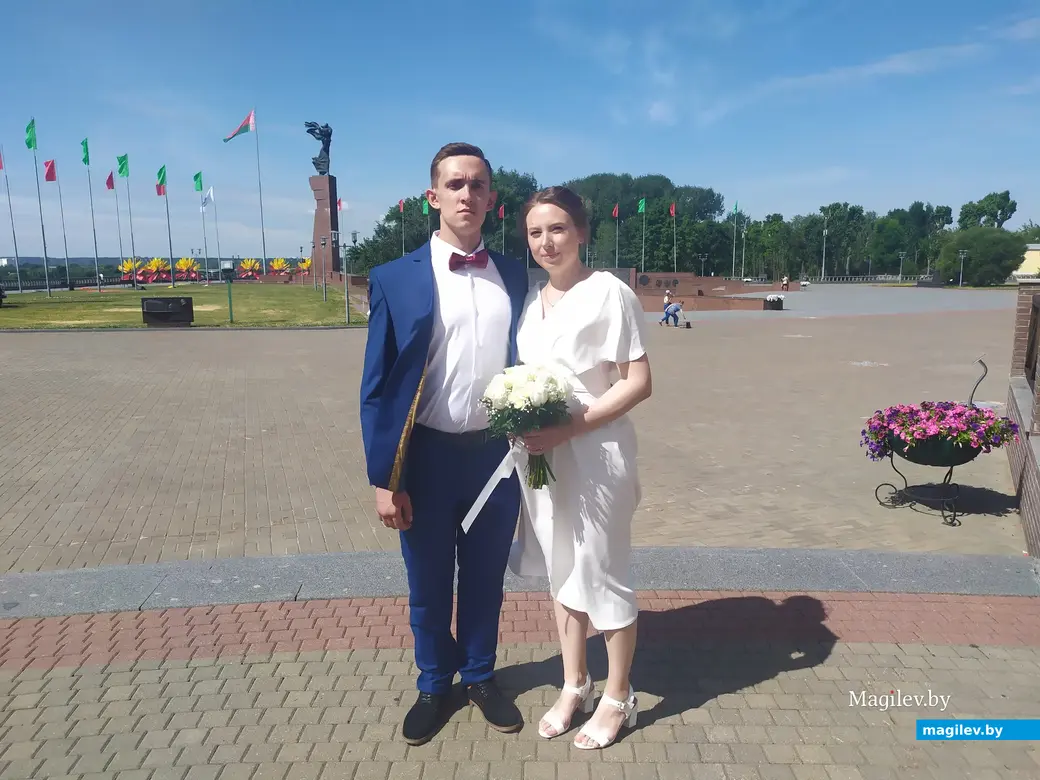 ЗАГС, Могилев. 24.06.2023. Ольга и Игорь Меньковы. Родители давно ждали от детей важного шага в их жизни и, поэтому поддержали молодых и обрадовались их решению