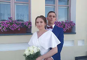 «Президент же сказал поднимать рождаемость. Вот и поднимаем». Свадебная пара недели.