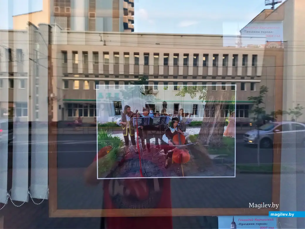 Фотовыставка работ Геннадия Карчевского в «Окнах» библиотеки имени Карла Маркса. Могилев, июнь 2023 г.
