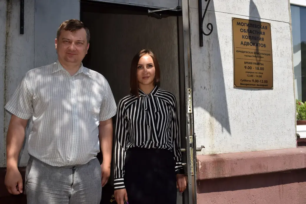 Адвокаты Бобруйской юридической консультации Эдуард Лапшинов и Ольга Русакова. фото из архива ВБ.