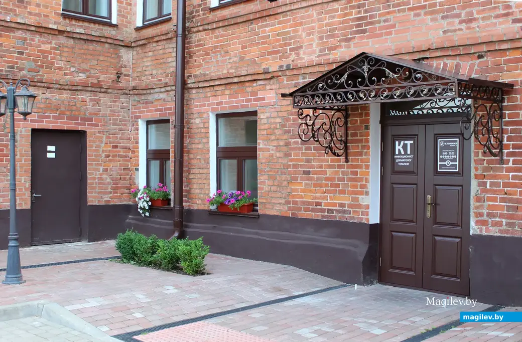 Вход в отделение с КТ А-Клиники Могилева.