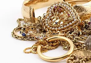 Мужчина делал ремонт в квартире могилевчанки и украл драгоценности на сумму почти 8500 белорусских рублей