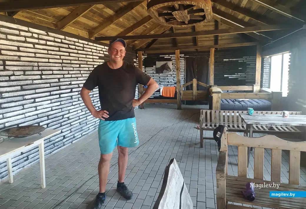 Частная конюшня в д.Городня Могилевского района. Летняя беседка, где можно пересидеть жару и отдохнуть, пока друзья катаются на лошадях.