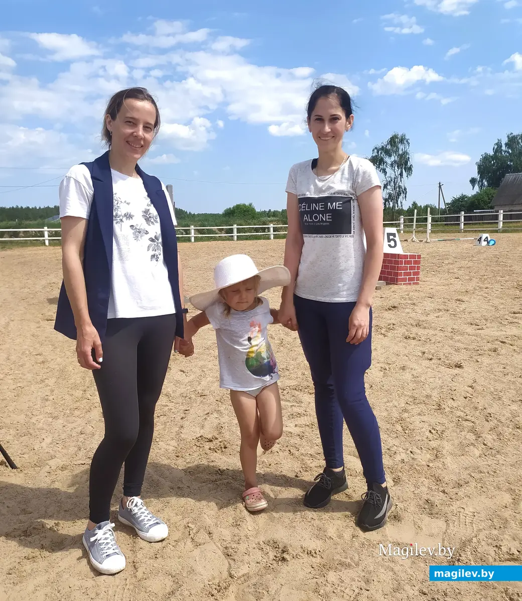 Частная конюшня семейства Ратош в д.Городня Могилевского района. Здесь можно покататься на лошадях как новичку, так и опытному любителю верховой езды.