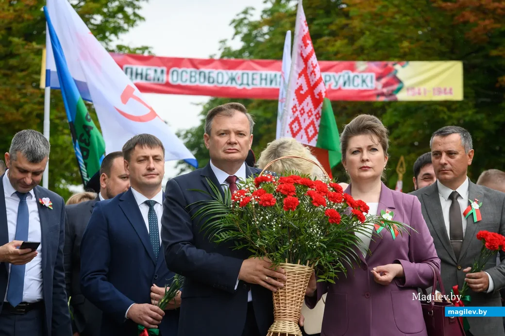 29.06.2023. Площадь Победы. Возложение венков к памятнику-танку на могиле генерала Б.С. Бахарова и