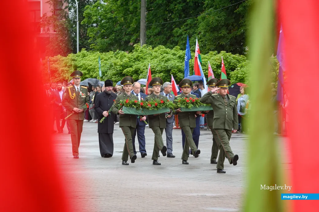 29.06.2023. Площадь Победы. Возложение венков к памятнику-танку на могиле генерала Б.С. Бахарова и