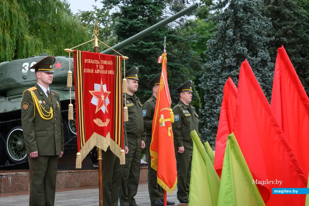 29.06.2023. Площадь Победы. Возложение венков к памятнику-танку на могиле генерала Б.С. Бахарова и