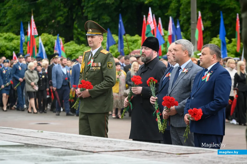 29.06.2023. Площадь Победы. Возложение венков к памятнику-танку на могиле генерала Б.С. Бахарова и