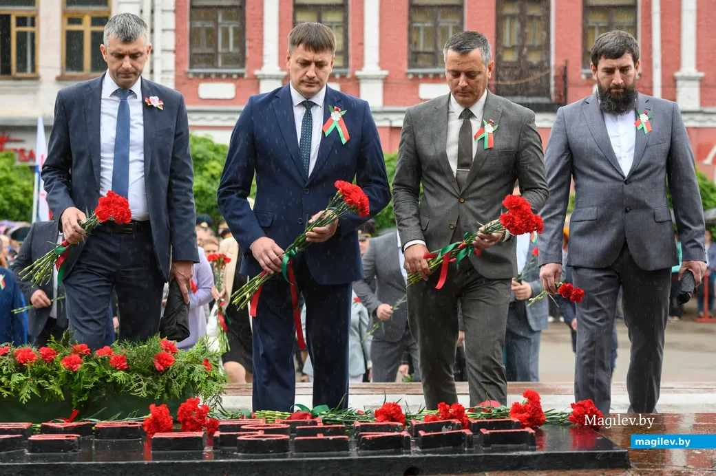 29.06.2023. Площадь Победы. Возложение венков к памятнику-танку на могиле генерала Б.С. Бахарова и