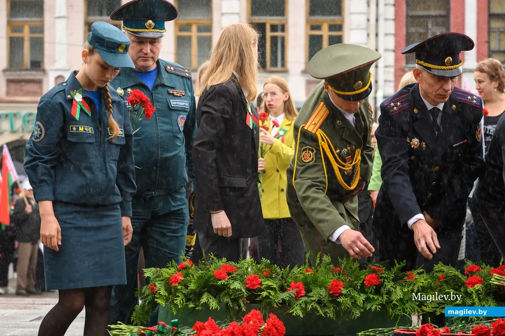 29.06.2023. Площадь Победы. Возложение венков к памятнику-танку на могиле генерала Б.С. Бахарова и