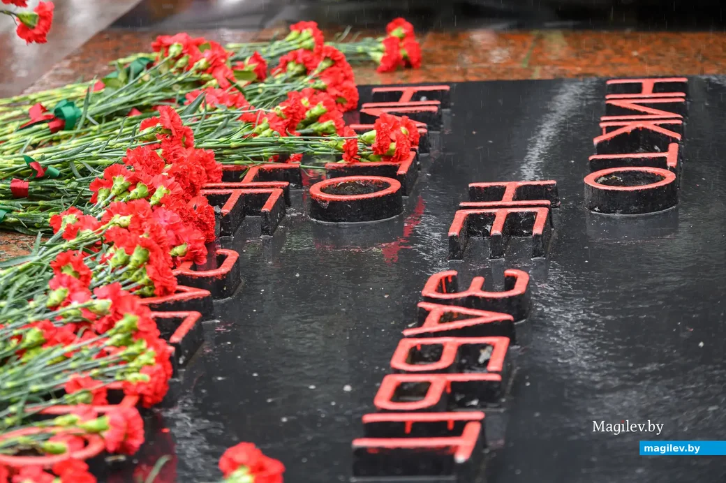 29.06.2023. Площадь Победы. Возложение венков к памятнику-танку на могиле генерала Б.С. Бахарова и