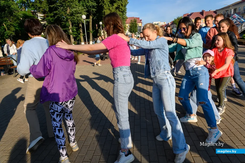 29.06.2023. Сквер трудовой славы. Фотосушка (любительская фотовыставка) на открытом воздухе