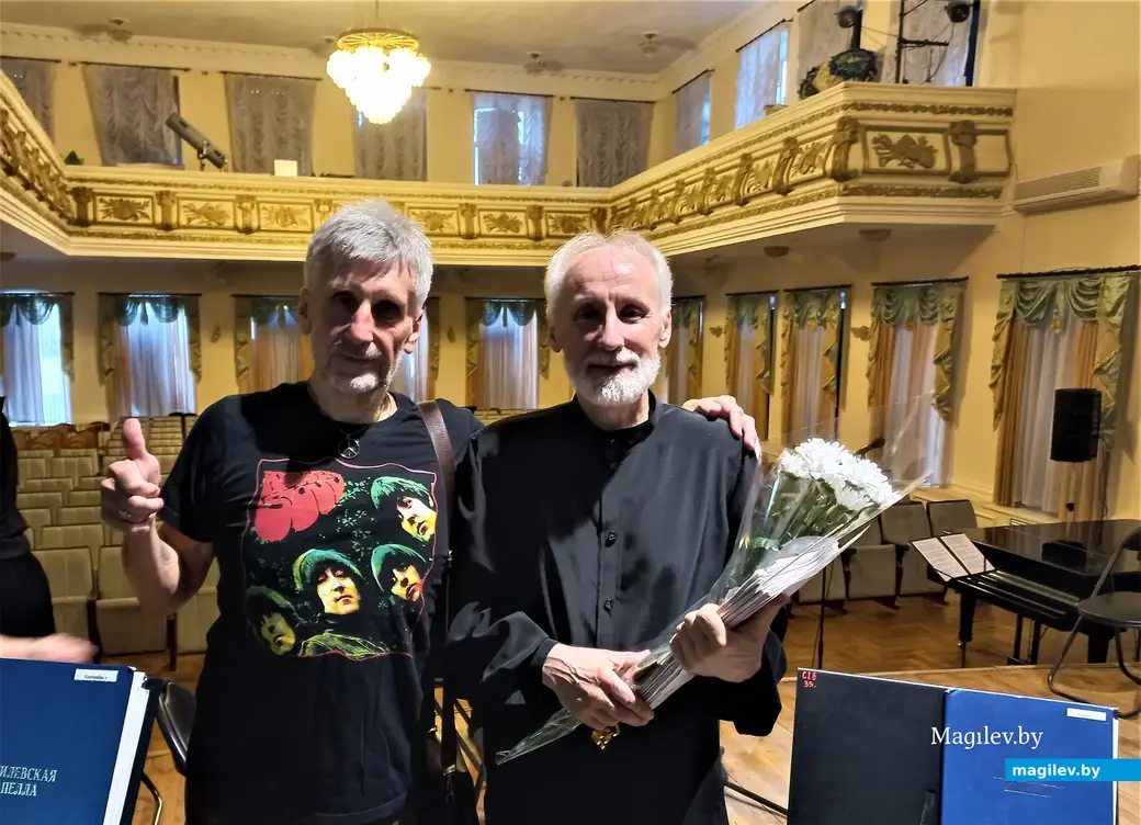 Симфо-джаз-поп-рок-концерт Могилевской городской капеллы. Заслуженный деятель искусств Республики Беларусь Сергей Лищенко (справа) свое дело хорошо знает. , 29.06.2023 г.