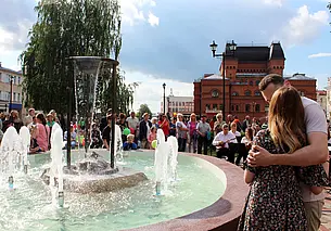 Новый фонтан открыли в Театральном сквере Могилева. Фоторепортаж