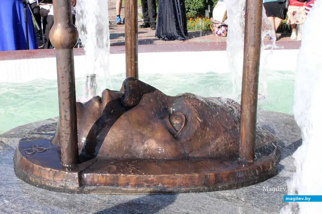 Фонтан в Театральном сквере Могилева. 30 июня 2023 года.