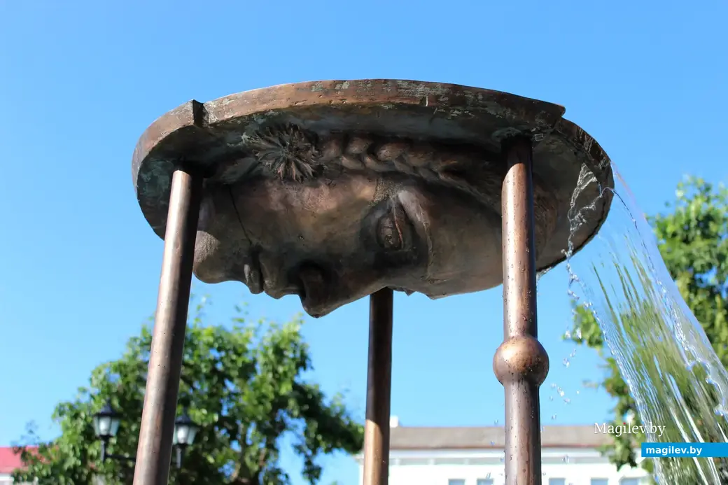 Фонтан в Театральном сквере Могилева. 30 июня 2023 года.