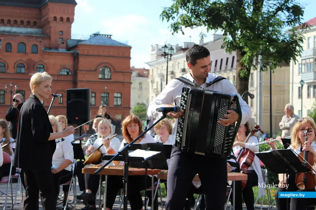 Фонтан в Театральном сквере Могилева. 30 июня 2023 года.
