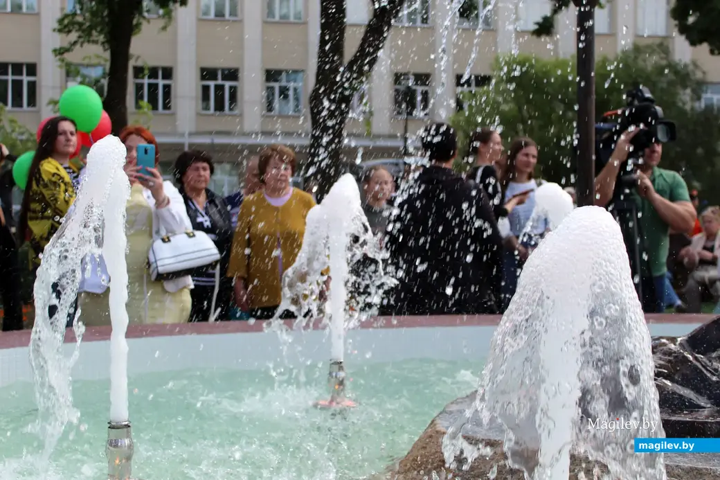 Фонтан в Театральном сквере Могилева. 30 июня 2023 года.