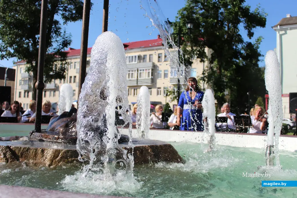 Фонтан в Театральном сквере Могилева. 30 июня 2023 года.