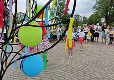 Музыка, шашлыки, рыцарские бои и целая телега хлебов: в Могилеве в парке Подниколья празднуют День города