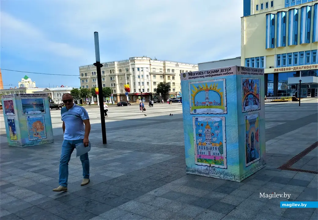 Галерея под открытым небом. Могилев, площадь Единства, 01.07.2023 г.