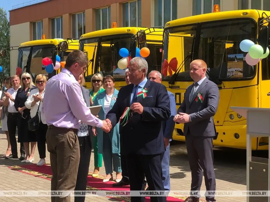 Семь новых автобусов пополнили школьный парк Могилевского района.