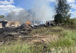 Хотел запечь картошку: сгорело пять хозяйственных построек