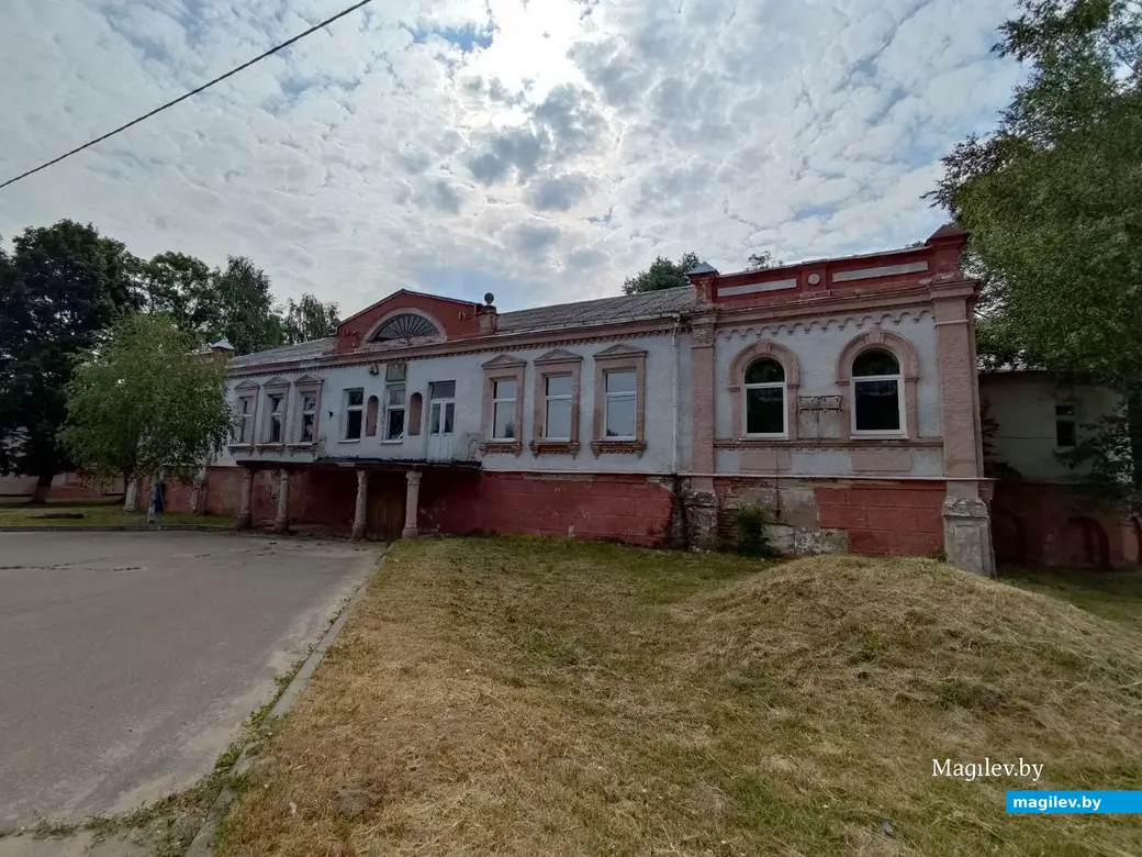 Агрогородок Заволочицы, Глусский район, Могилевская область. Усадебный дом Гаттовского. Июнь 2023 г