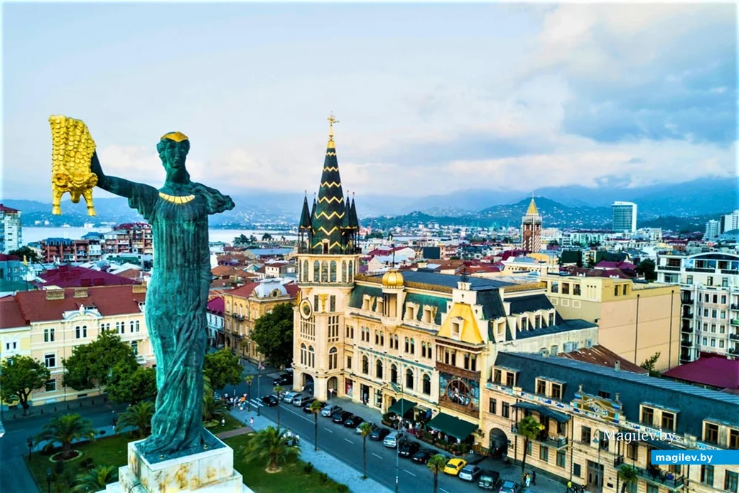 Столица Аджарии помнит о золотом руне. Батуми, июнь, 2023 г.