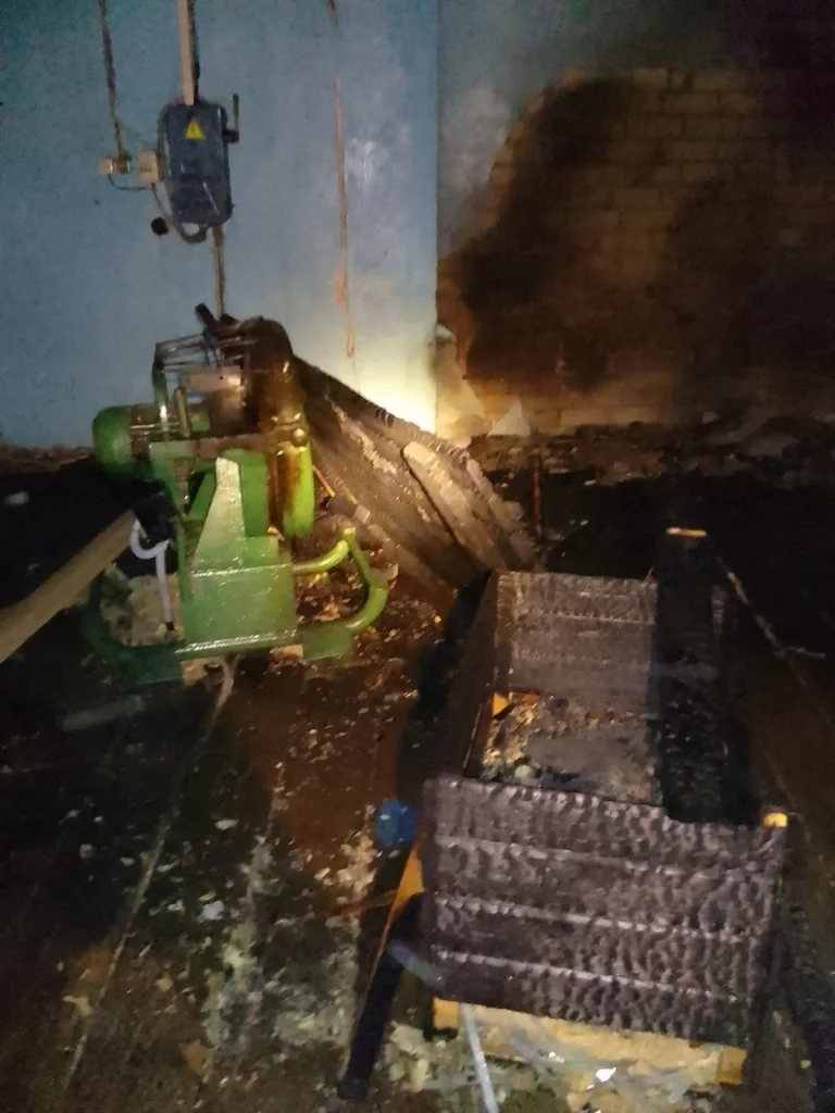 Пожар в цеху деревообработки ГЛХУ «Глусский лесхоз», 09.07.2023 г. Фото: Могилевское областное управление МЧС Беларуси.