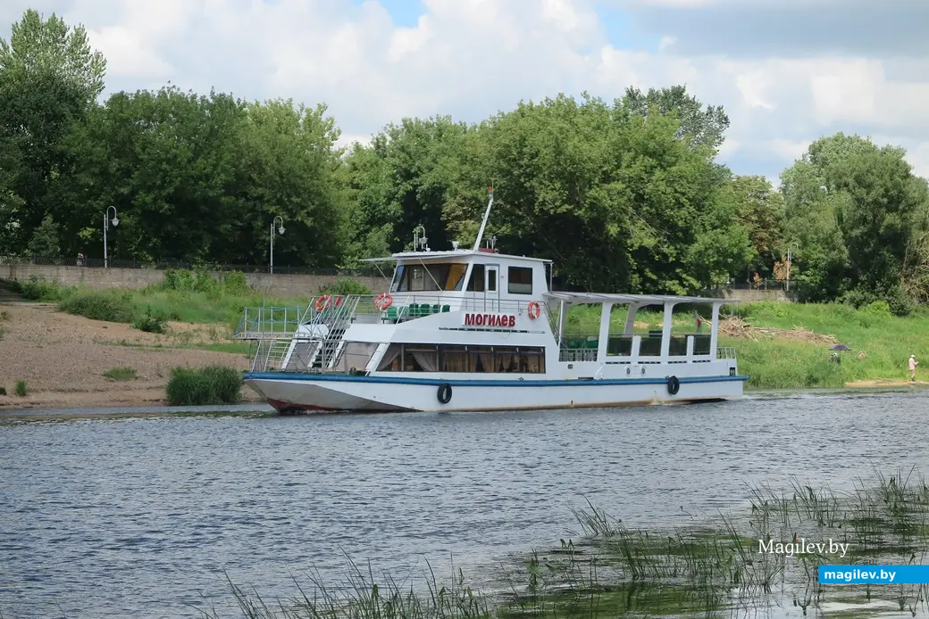 9.07.2023 г. Могилев... а кто-то катается на теплоходе.