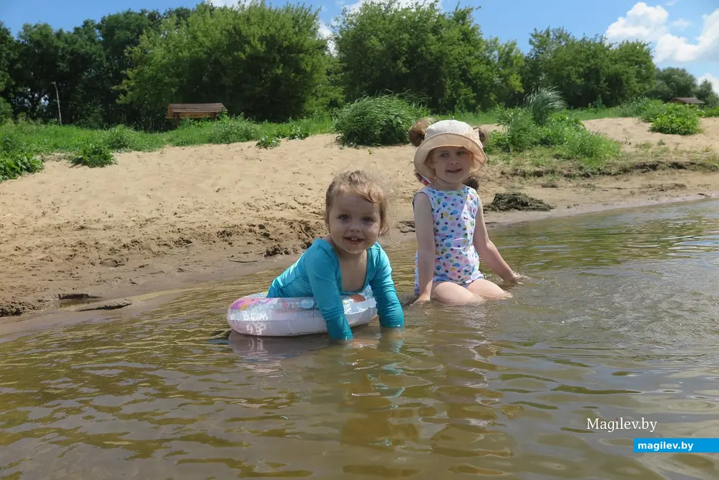 9.07.2023 г. Могилев, городской пляж. В «лягушатнике» всё время царит оживление.