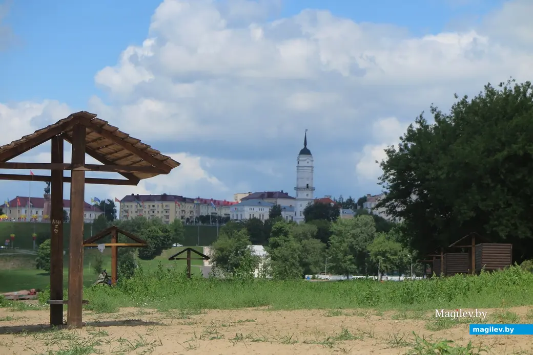 9.07.2023 г. Могилев, городской пляж. Можно загорать и любоваться видами.