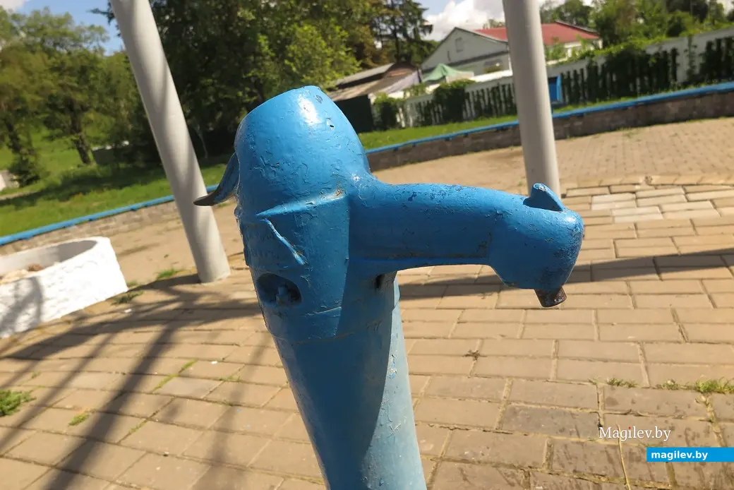 9.07.2023 г. Могилев. Колонка неподалеку от входа на пляж тоже.