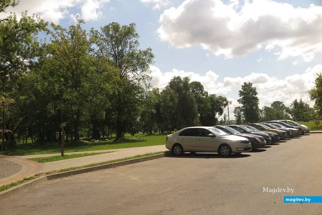 9.07.2023 г. Могилев, на входе в городской пляж. Приезжайте - машину есть куда поставить.