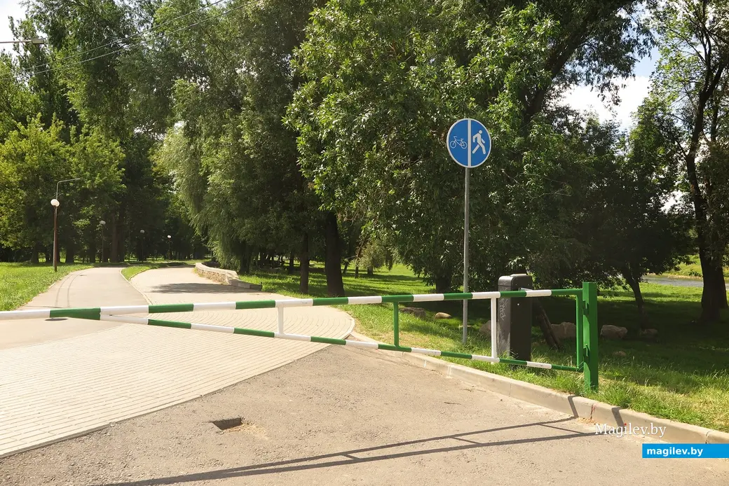 9.07.2023 г. Могилев, на входе в городской пляж. Как говорится, "ю а велком", но только пешком!