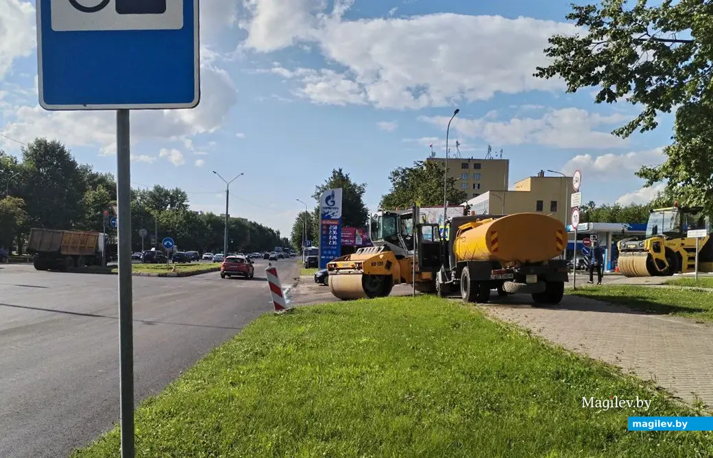 На улице Королева в Могилеве ремонтируют дорогу.
