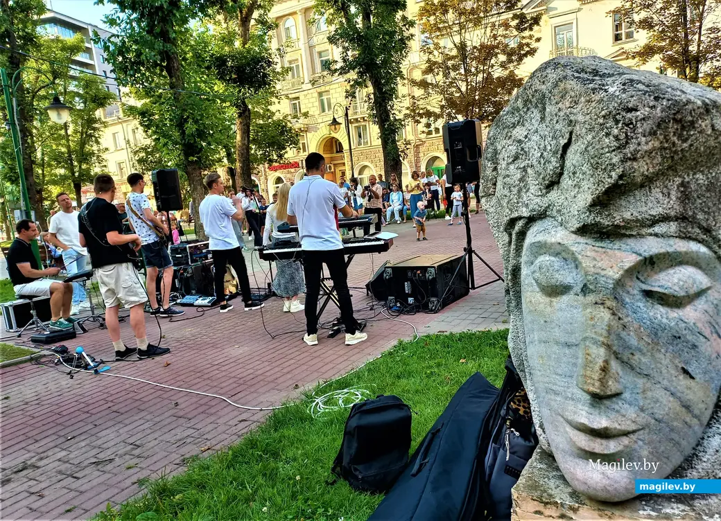 Благотворительный концерт в защиту бездомных животных. Могилев, Комсомольский сквер, 13.07.2023 г.